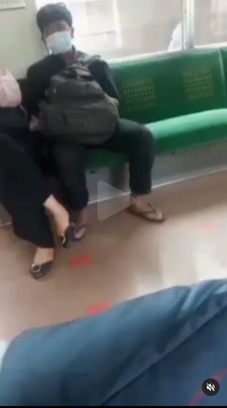 Pelecehan seksual kembali terjadi terhadap perempuan yang menumpangi transportasi umum kereta rel listrik alias KRL di DKI Jakarta. Termutakhir, seorang pengguna media sosial menyebar kesaksian sang adik yang berada di gerbong tersebut saat pelaku pelecehan seksual beraksi. [Instagram]