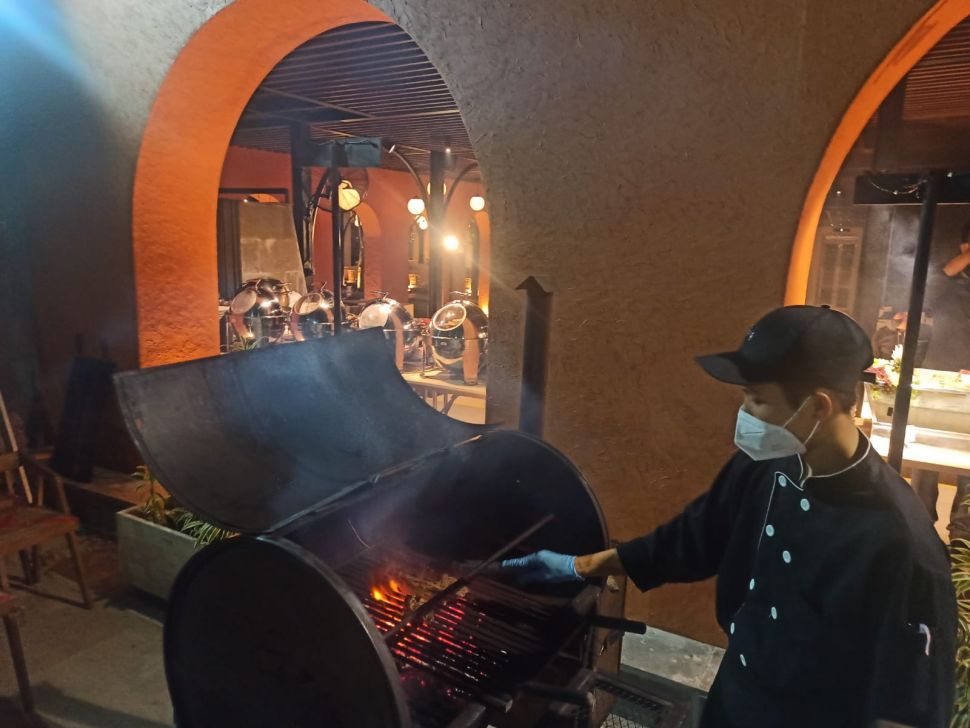 Backyard BBQ Nite yang berlokasi di Barley & Barrel Beer Garden (Suara/Hiromi)