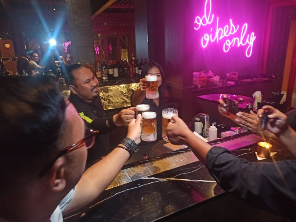 Backyard BBQ Nite yang berlokasi di Barley & Barrel Beer Garden (Suara/Hiromi)