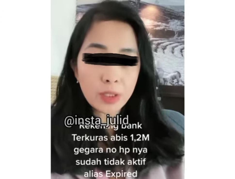 Tangkapan layar video viral wanita kehilangan uang di bank BUMN gegera lupa isi pulsa. [Instagram]