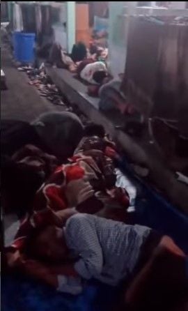 Video anak pesantren tidur di teras (Instagram/viralyes)