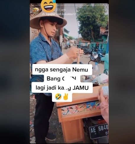 Viral penjual jamu mirip Nico Al Hakim alias Okin. 