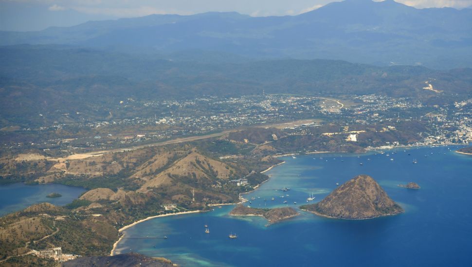 Foto udara Kota Labuan Bajo di Kabupaten Manggarai Barat, NTT, Sabtu (23/7/2022).[ANTARA FOTO/Indrianto Eko Suwarso/wsj]