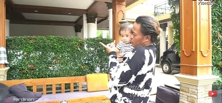 Momen Adzam Main ke Rumah Sule(YouTube/Sule Family)