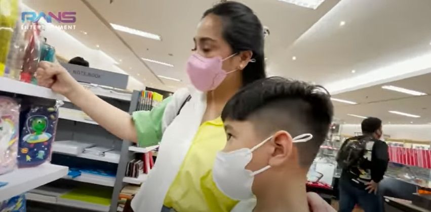 Momen Nagita Slavina Belanja Keperluan Sekolah Rafathar (YouTube/RANS Entertainment)