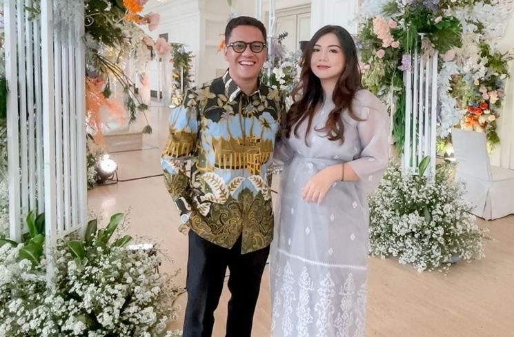 Gaya Seleb Hadiri Nikahan Bintang Emon (Instagram/@tiarapangestika)