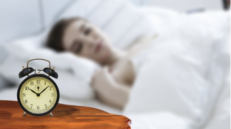 Ilustrasi tidur siang dengan mengatur alarm (Pixabay/Tumisu)