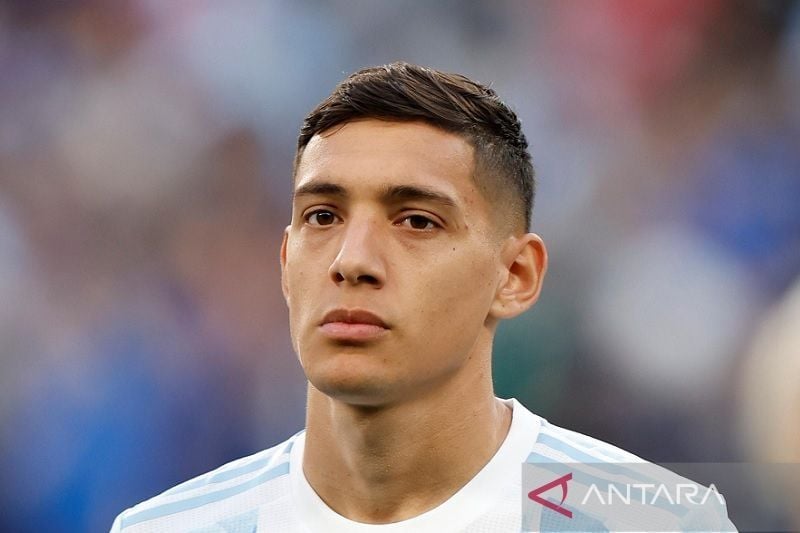 Bek tim nasional Argentina Nahuel Molina saat tampil dalam pertandingan Finalissima melawan Italia di Stadion Wembley, London, Inggris, pada Rabu (1/6/2022). (ANTARA/REUTERS/Peter Cziborra)