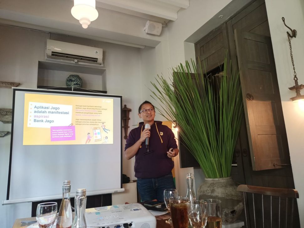 Head of Sustainability Bank Jago, Andy Djiwandono dalam Media Gathering yang diselenggarakan di Restoran Seribu Rasa, Jakarta Pusat pada Kamis, (28/7/2022). (Restu Fadilah/Suara.com)