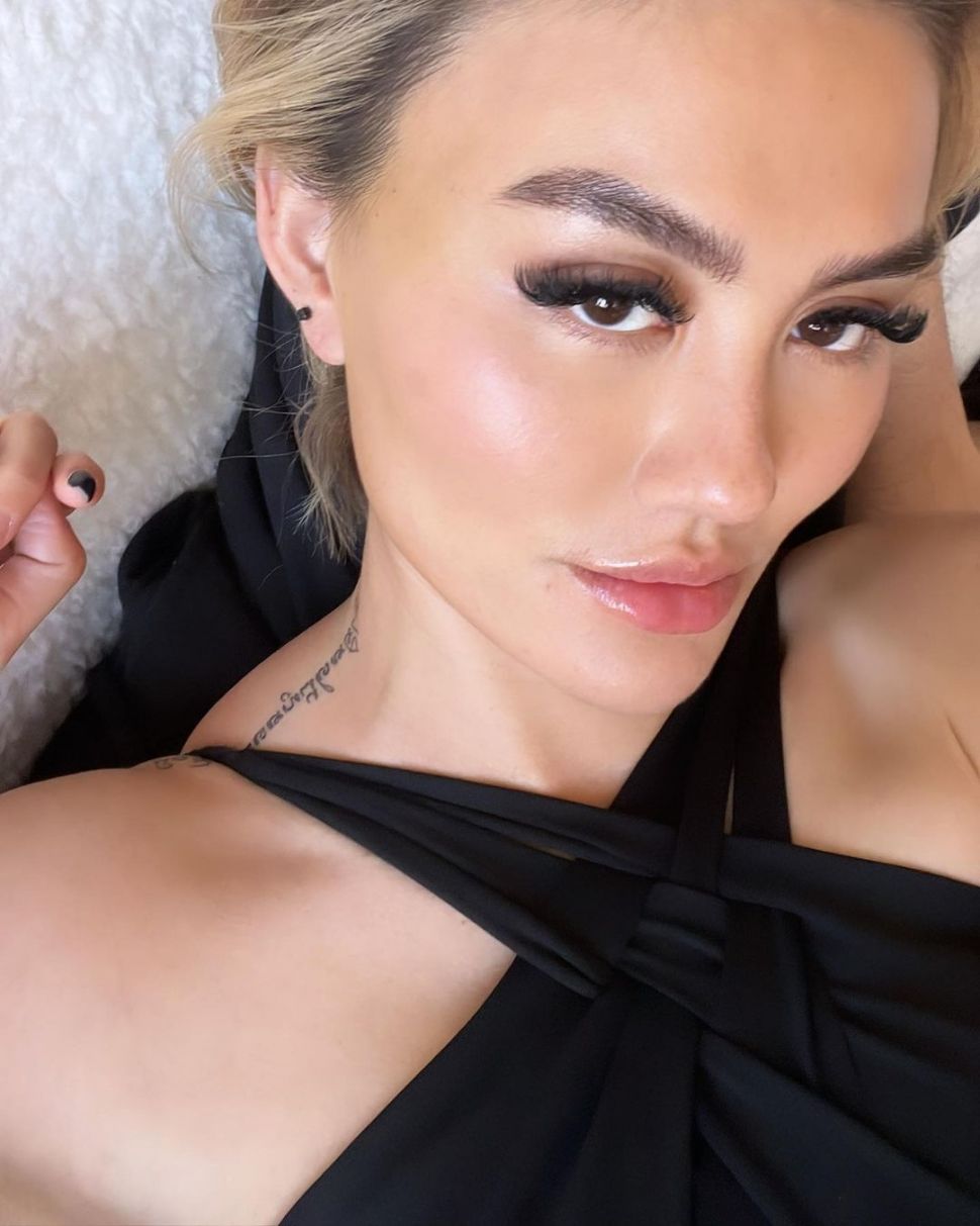 Potret Terkini Agnez Mo Pamer Tato Baru (Instagram/@agnezmo)