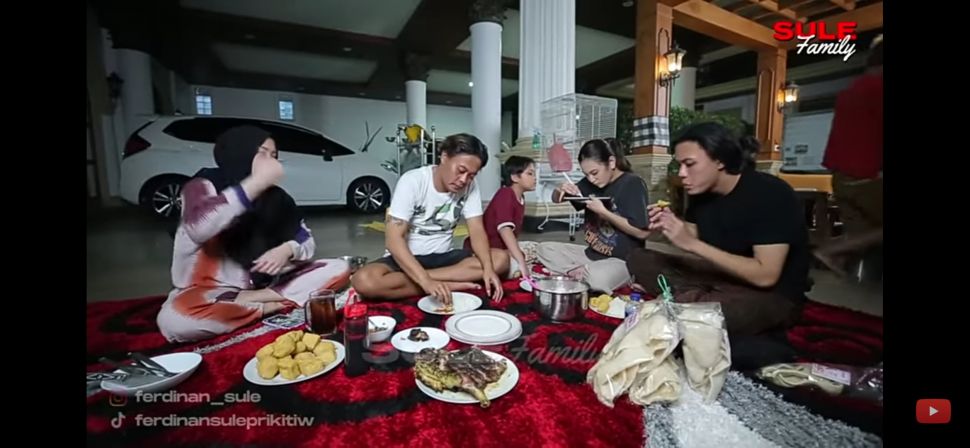 momen Sule makan besar dengan keluarga (YouTube/Sule Family)