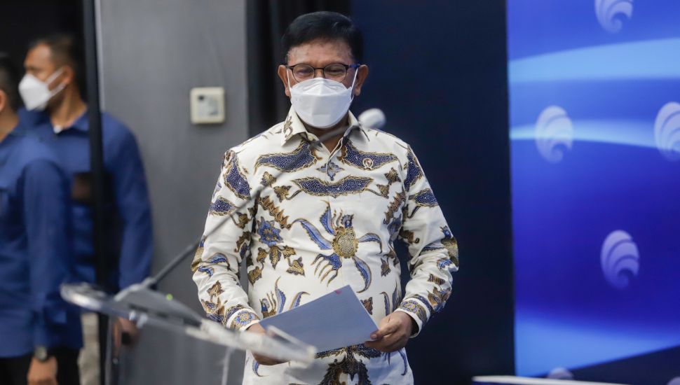 Menteri Komunikasi dan Informatika (Menkominfo) Johnny G Plate hadir untuk memberikan keterangan pers terkait perkembangan pendaftaran PSE di Kantor Kominfo, Jakarta Pusat, Rabu (3/8/2022). [Suara.com/Alfian Winanto]