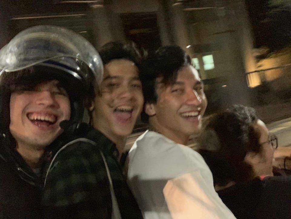 Aksi Jefri Nichol, Brian Domani, Kevin Ardilova dan Giulio Parengkuan asyik menaiki motor berempat. [Instagram]