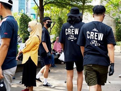 Tim GVFI City Clean-up bersih-bersih di Citayam Fashion Week. [dokumentasi pribadi]