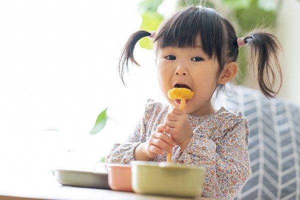 Ilustrasi anak makan sehat. (Shutterstock)
