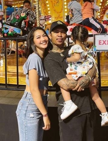 Young Lex bersama istri dan anaknya [Instagram/@young_lex18]