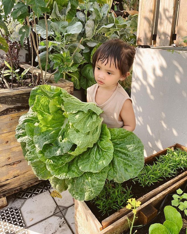 Potret Anak Young Lex Berkebun. (Instagram/@eriskanakesya)
