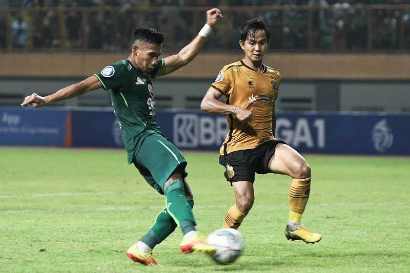 Suasana laga BRI Liga 1 antara Bhayangkara FC kontra Persebaya Surabaya di Stadion Wibawa Mukti, Cikarang, Minggu (7/8/2022) malam. [ANTARA FOTO/ Fakhri Hermansyah]