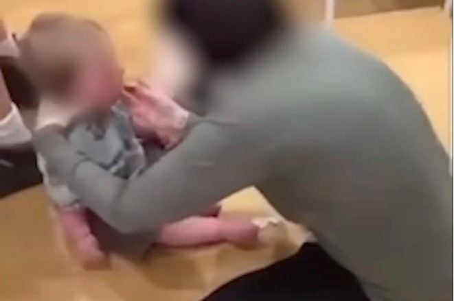 Viral Video Orangtua Kasih Anak Satu Gelas Vodka, Begini Akhirnya. (Dok: NY Post)