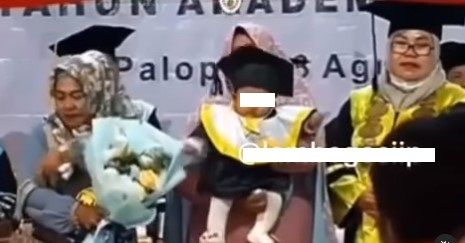 Bayi wakilkan wisuda mendiang ibu (Instagram/pembasmi.kehaluan.reall)