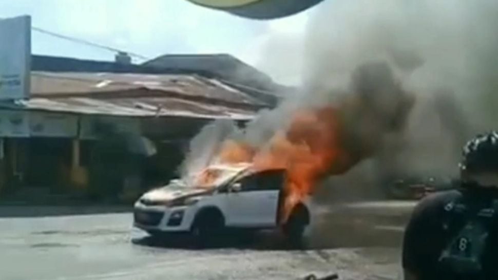 Mobil terbakar [Sumselupdate]