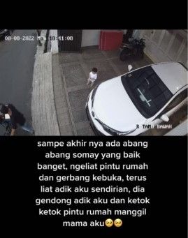 Balita sendirian di teras rumah, berakhir ditolong tukang siomay (Instagram/memomedsos)