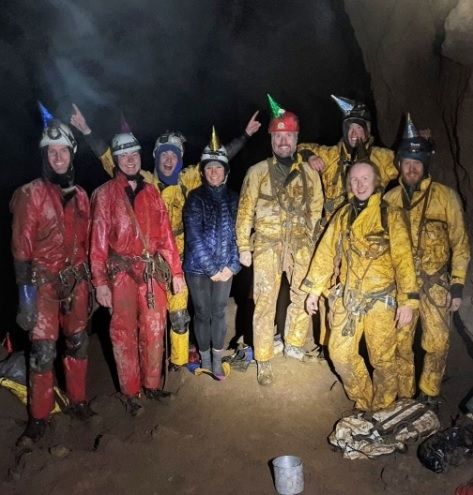 Penjelajah gua Delta Variant. [Instagram/@Southern Tasmanian Caverneers]