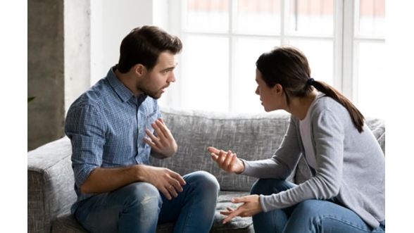 Gambar ilustrasi pasangan posesif (unsplsh.com)