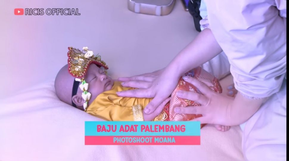 Gemas! Ini 8 Tema dan Pemotretan Baby Moana: Dari Baju Adat Hingga Mermaid Seperti Ria Ricis. (Dok: YouTube/Ricis Official)