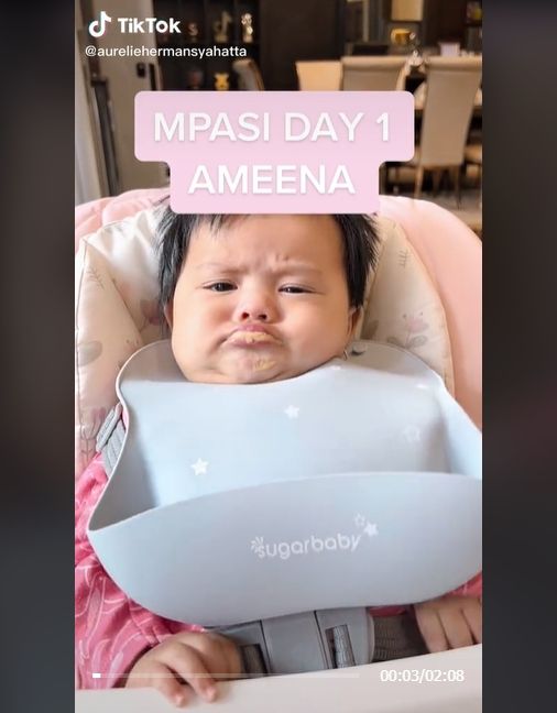 Ekspresi Lucu Ameena Pertama MPASI. (TikTok/aureliehermansyahatta)