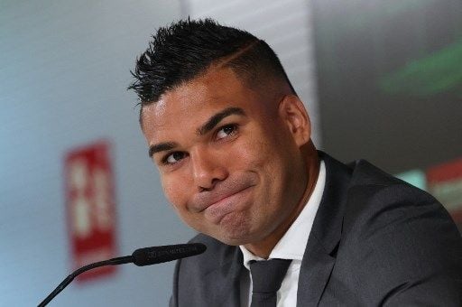 Casemiro berbicara kepada pers di Santiago Bernabeu usai acara perpisahannya dengan Real Madrid, Senin (22/8/2022). [AFP]