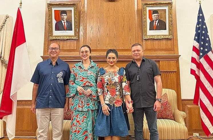 Pesona Awet Muda Krisdayanti saat di Amerika (Instagram/@krisdayantilemos)