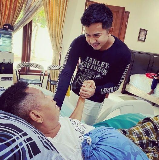 Tukul Arwana bersama putranya, Egha Prayudi [Instagram/eghaprayudi].