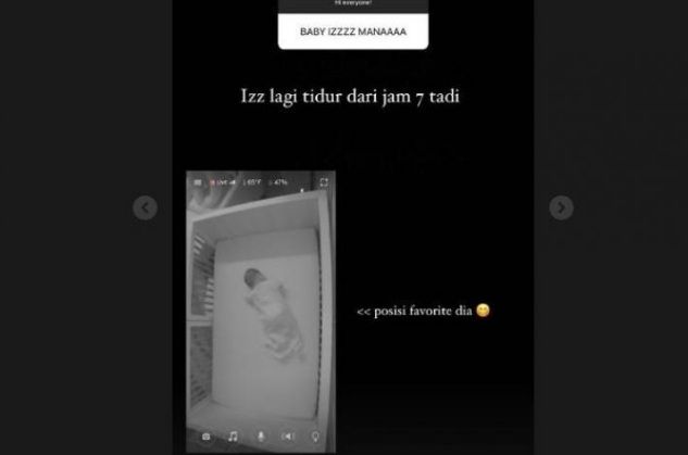 Rekaman CCTV perlihatkan Baby Izz tidur. 