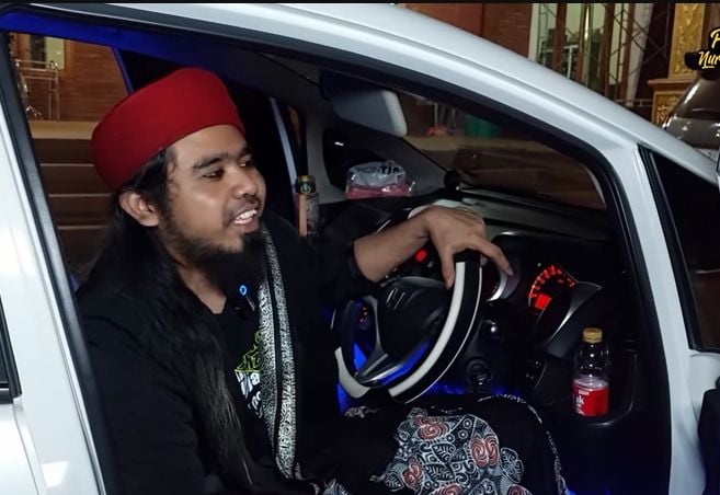 Gus Samsudin naik Honda Jazz hasil pemberian pasiennya (Youtube)