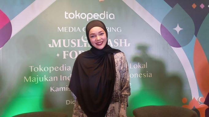 Dewi Sandra diet dan berhasil turun berat badan hingga 10 kilogram. (Dok. Dini/Suara.com)