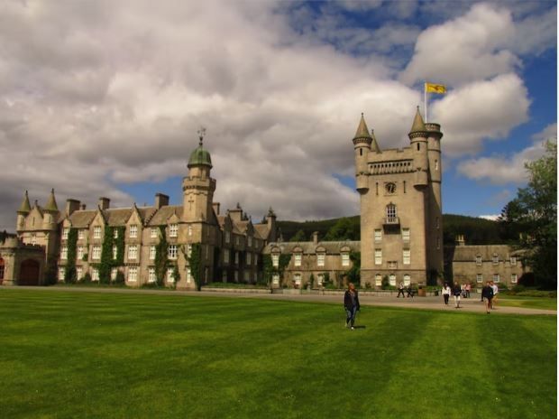 Balmoral Castle (Unsplash @harryk1947)