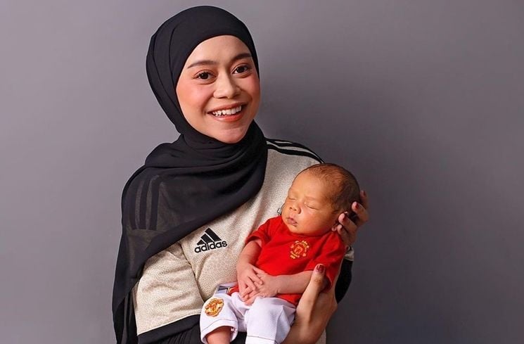 Potret Baby Leslar Pakai Baju Adat Jawa (Instagram/@lestykejora)