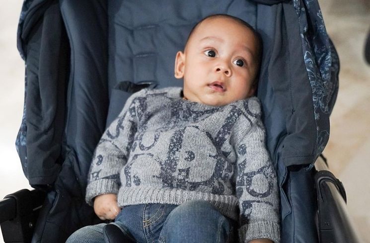 Potret Baby Leslar Pakai Baju Adat Jawa (Instagram/@lestykejora)