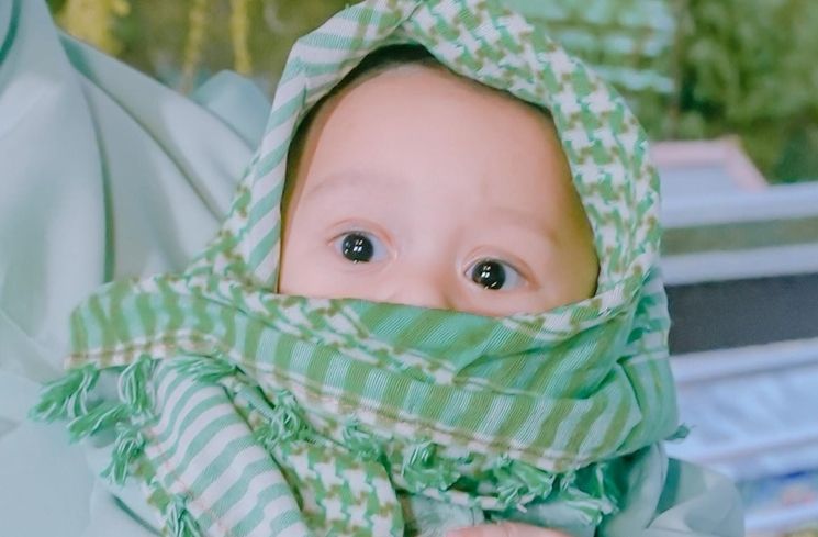 Potret Baby Leslar Pakai Baju Adat Jawa (Instagram/@lestykejora)