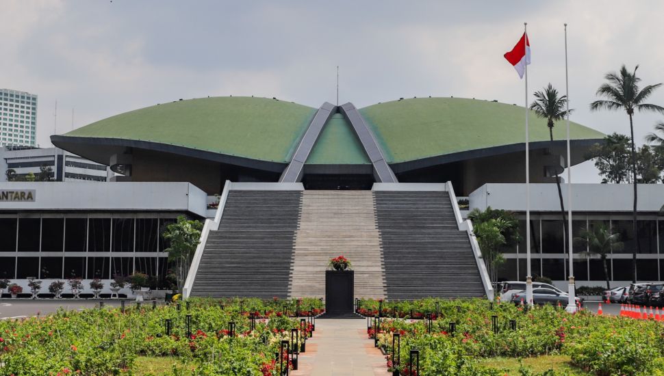 Gedung DPR MPR RI di Senayan, Jakarta Pusat, Selasa (6/9/2022). [Suara.com/Alfian Winanto]