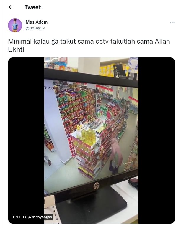 Aksi perempuan bernikab curi barang di minimarket (Twitter/ ndagels)