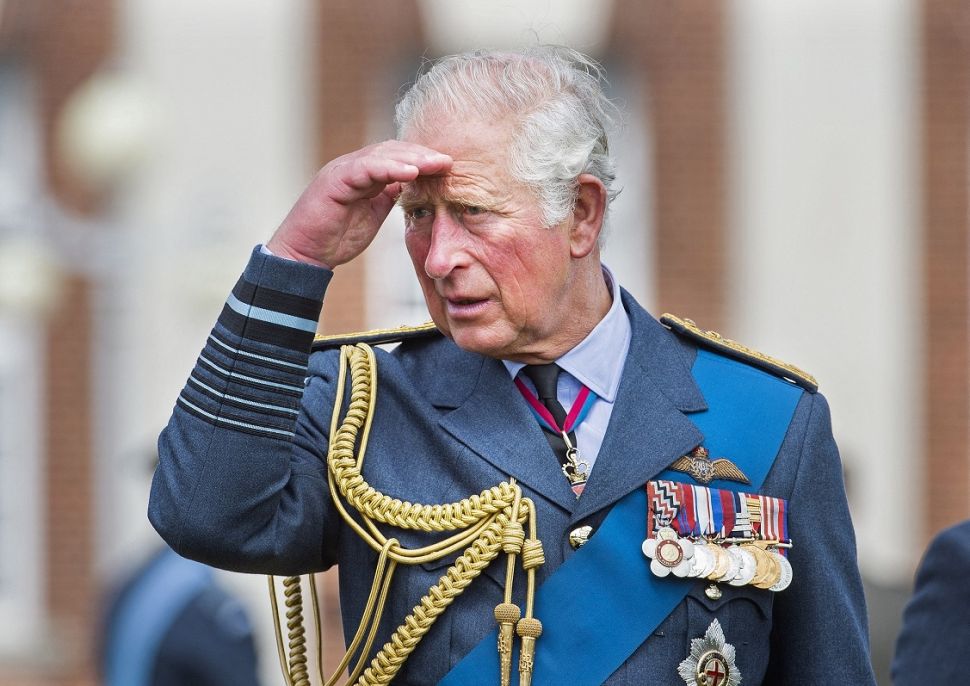 Raja Charles III kini menjadi Raja Inggris setelah Ratu Elizabeth meninggal dunia pada Kamis (8/9/2022). [AFP/Julian Simmonds]