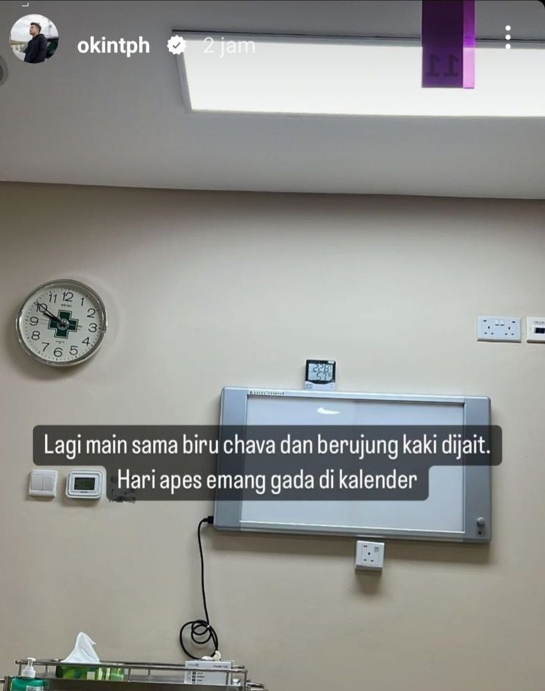 Okin memeriksakan kondisi kakinya di rumah sakit. [Instagram]