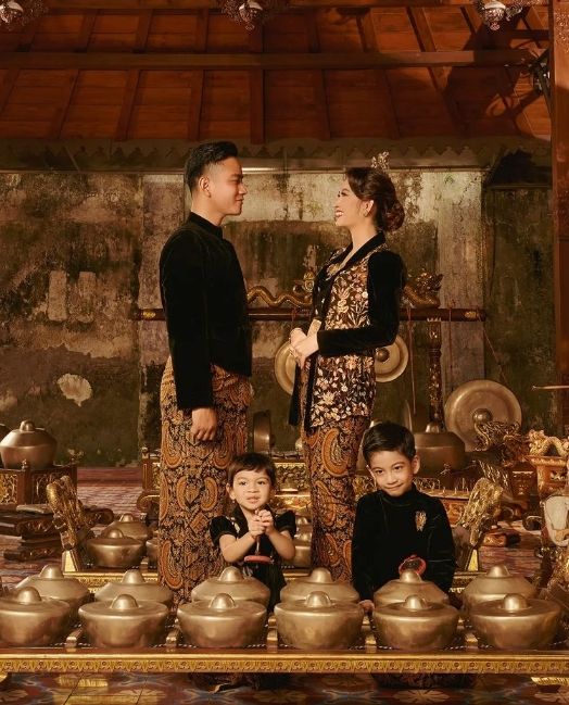 Momen Pemotretan Keluarga Gibran dan Selvi Ananda (Instagram/riomotret)