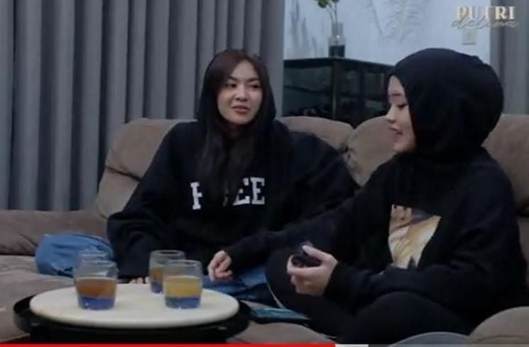 Potret Akrab Mahalini dan Adik-adik Rizky Febian. (YouTube/Putri Delina)