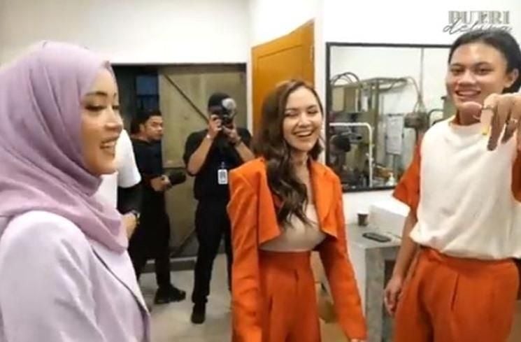 Potret Akrab Mahalini dan Adik-adik Rizky Febian. (YouTube/Putri Delina)