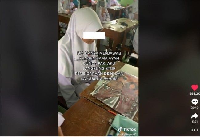 Lukisan milik siswi sekolah ini bikin netizen terenyuh. (TikTok/ @ajikrachmad2)