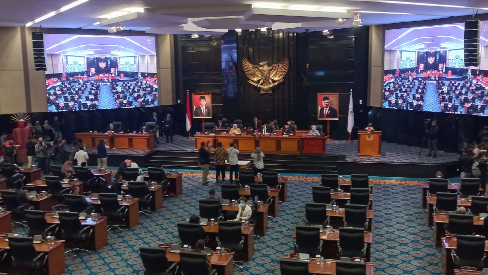 DPRD DKI Umumkan Pemberhentian Gub DKI Jakarta Anies dan Wagub Riza Patria, foto Fakhri Selasa (13/9/2022)