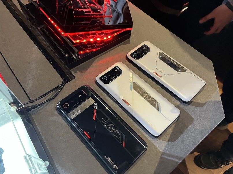 Asus ROG Phone 6 dan ROG Phone 6 Pro [Suara.com/Dicky]